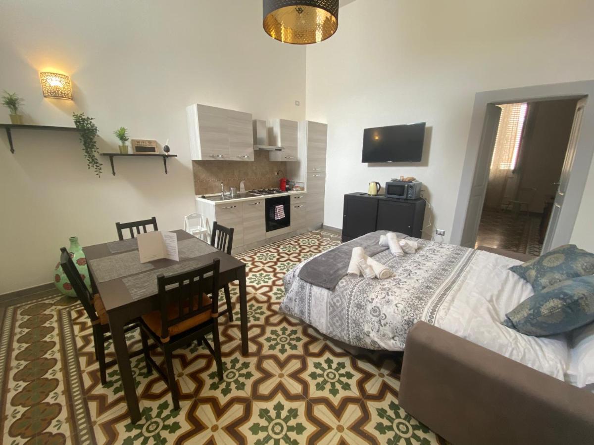 La Casa Di Nonna Titina Apartment Lecce Luaran gambar